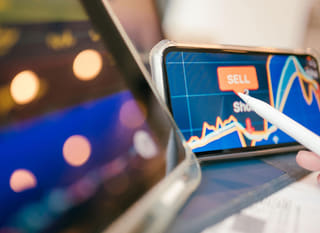 Trader de varios mercados que estudia opciones de Bitcoin, Ethereum y forex